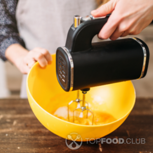 Размешать смесь миксером