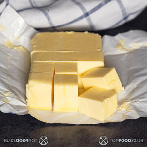 Добавить в пюре сливочное масло