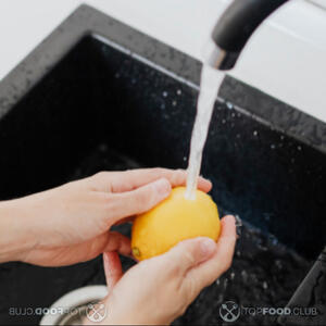 Вымыть лимон