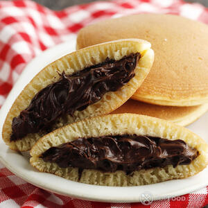 Подавайте японские блинчики дораяки к кофе или к чаю.