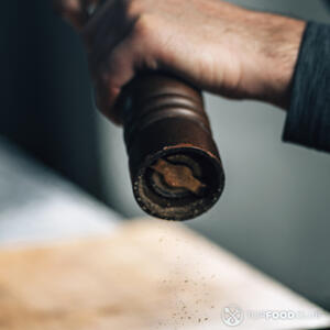 добавляет перец