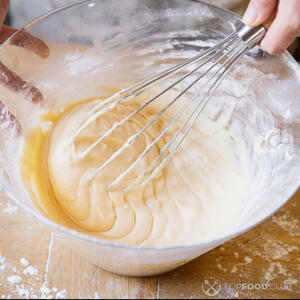 Перемешать венчиком