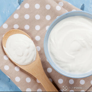 Добавить сметану