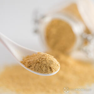 всыпать дрожжи