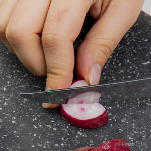 Резать редис