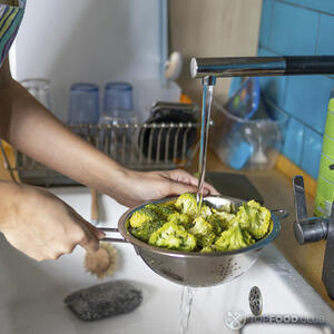 моет брокколи