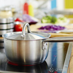 кастрюля на плите