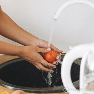 моет персик