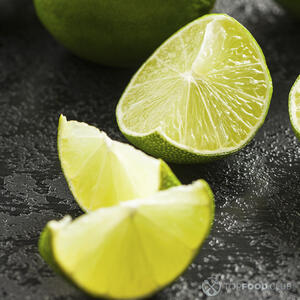 нарезанный лайм