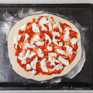 выложить моцареллу