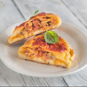 разрезанный кальцоне