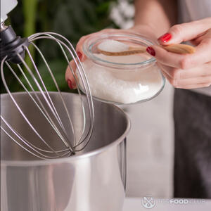 добавить соль