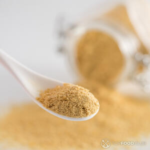 добавить дрожжи