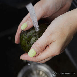 моет авокадо