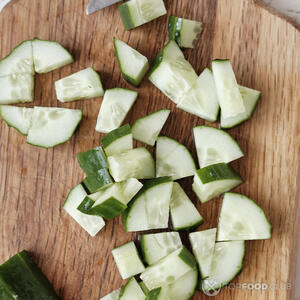 нарезанные огурцы