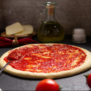 смазать томатным соусом