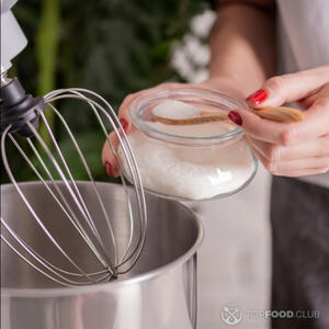 всыпать соль