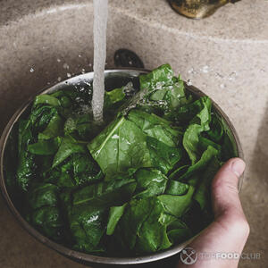 моет шпинат