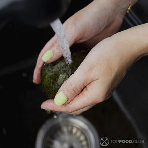 моет авокадо