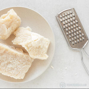 сыр пармезан и терка