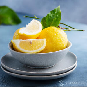 украсить ломтиками лимона