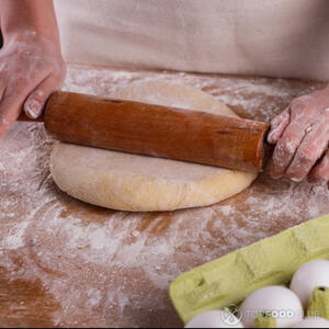 раскатать тесто для пиццы