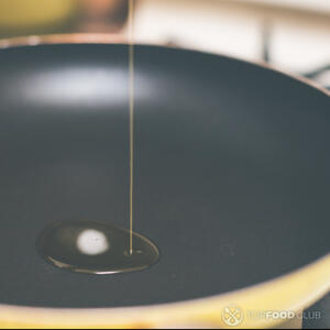 сковорода с маслом