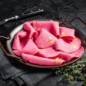 положить ломтики мортаделлы