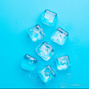 положить кубики льда