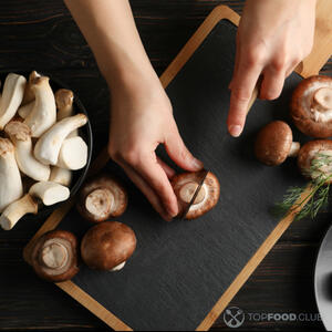 нарезать грибы 