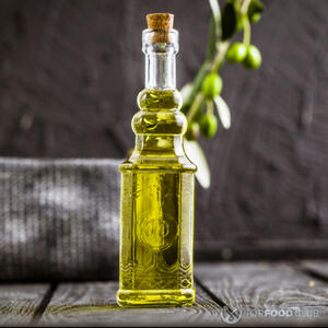 сбрызнуть оливковым маслом