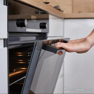 приоткрыть дверцу духовки