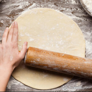 раскатать тесто для пиццы