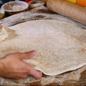 раскатать круглый пласт