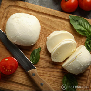 кусочки моцареллы