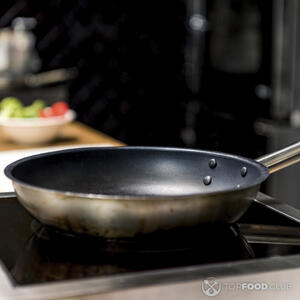 сковорода на плите