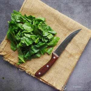 нарезать шпинат