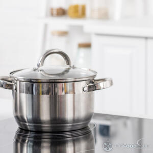 кастрюля на плите