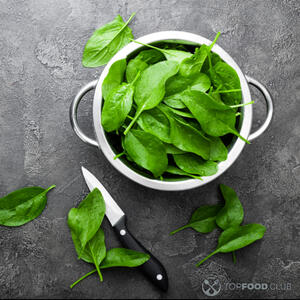 украсить листьями шпината