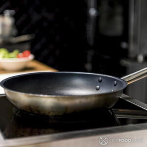 сковорода на плите