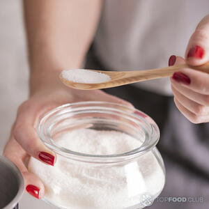 добавляет сахар