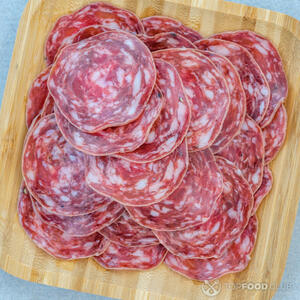 нарезанная салями