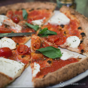 готовая пицца