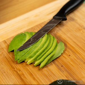 нарезанный авокадо