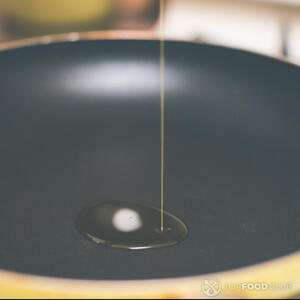 сковорода с маслом