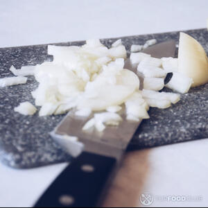 нарезанный репчатый лук