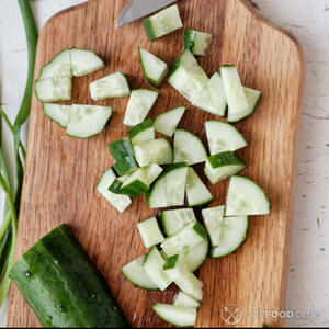 нарезать огурцы