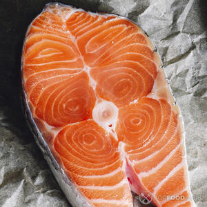 сырой стейк лосося