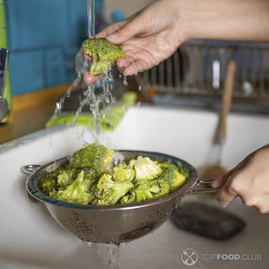 моет брокколи