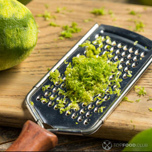 натереть цедру лаймя